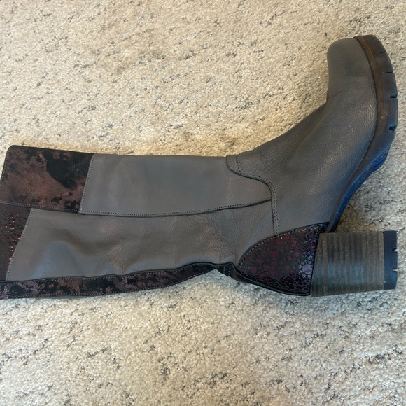 Felmini NWOT box size 38 (7.5) Gray Chunky Block Heel purple reptile accents - Picture 6 of 14